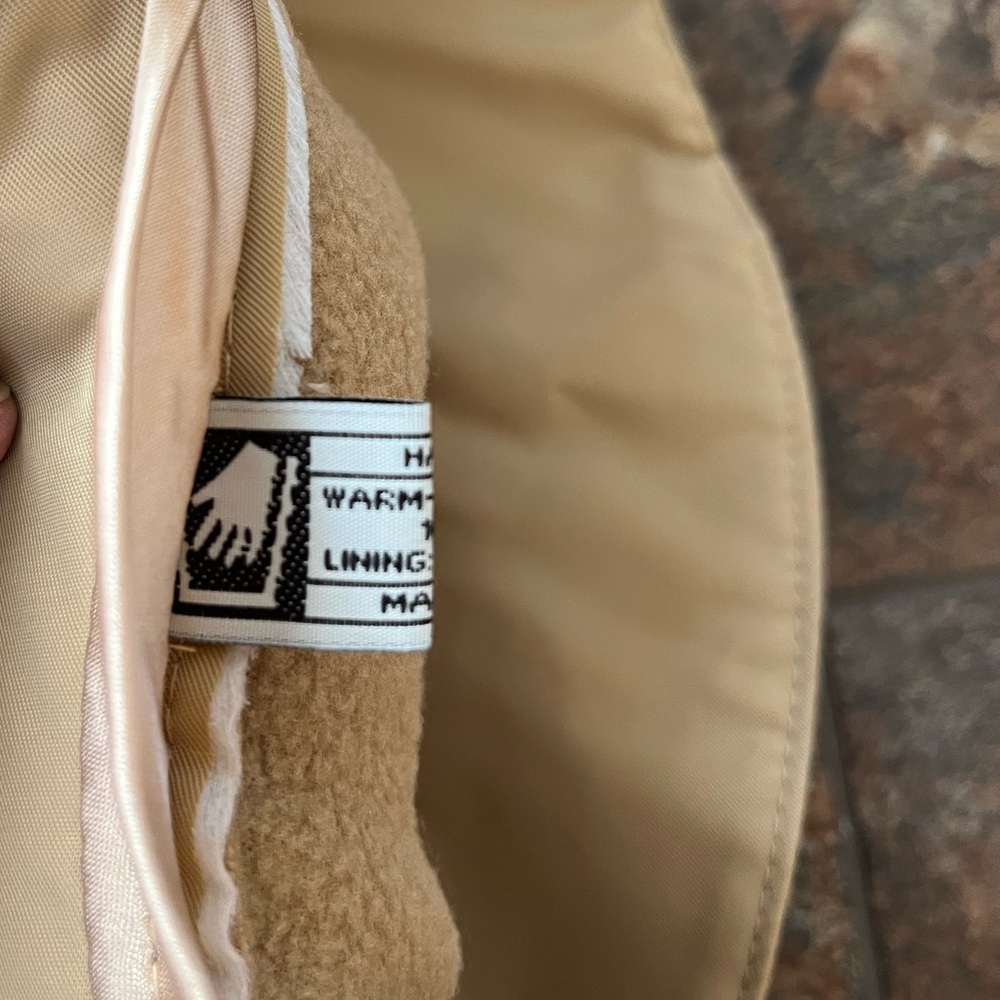 Women’s khaki/tan quilted Y2K bucket Wallaroo York hat. One size - Picture 6 of 10